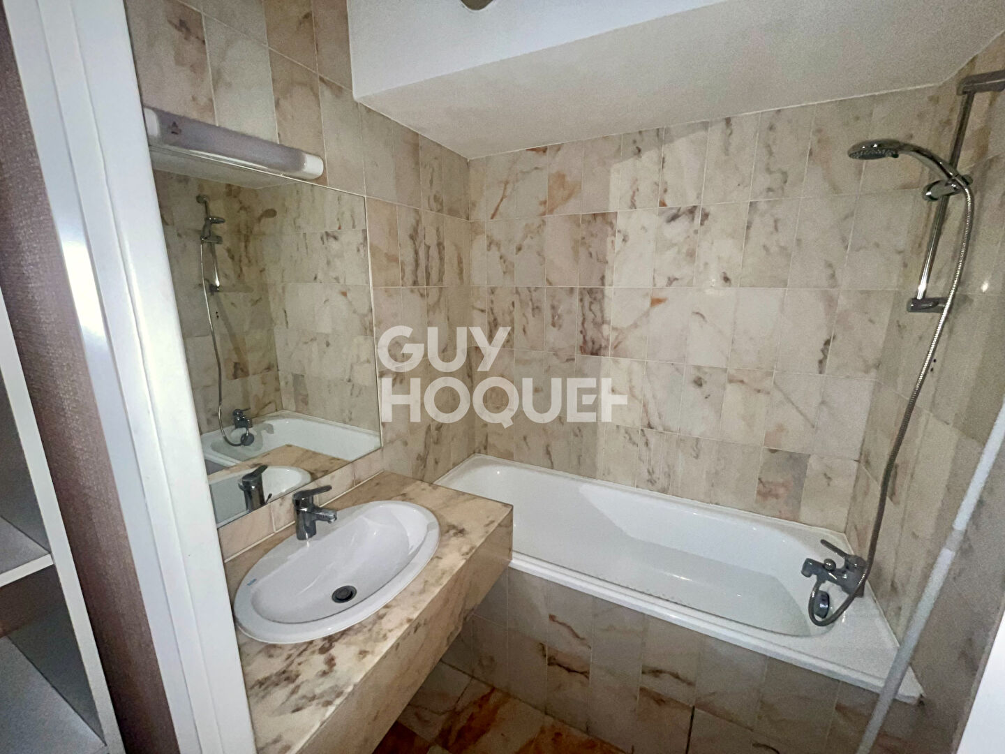 LOCATION d'un appartement T2 (45 m²) à CALAIS