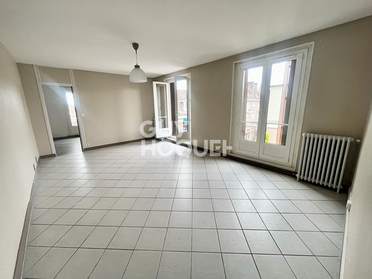 LOCATION : appartement de 5 pièces (98 m²) à CALAIS