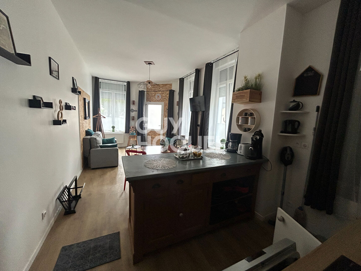 A VENDRE à CALAIS - Appartement T2 bis - 1 chambre - 1 bureau.
