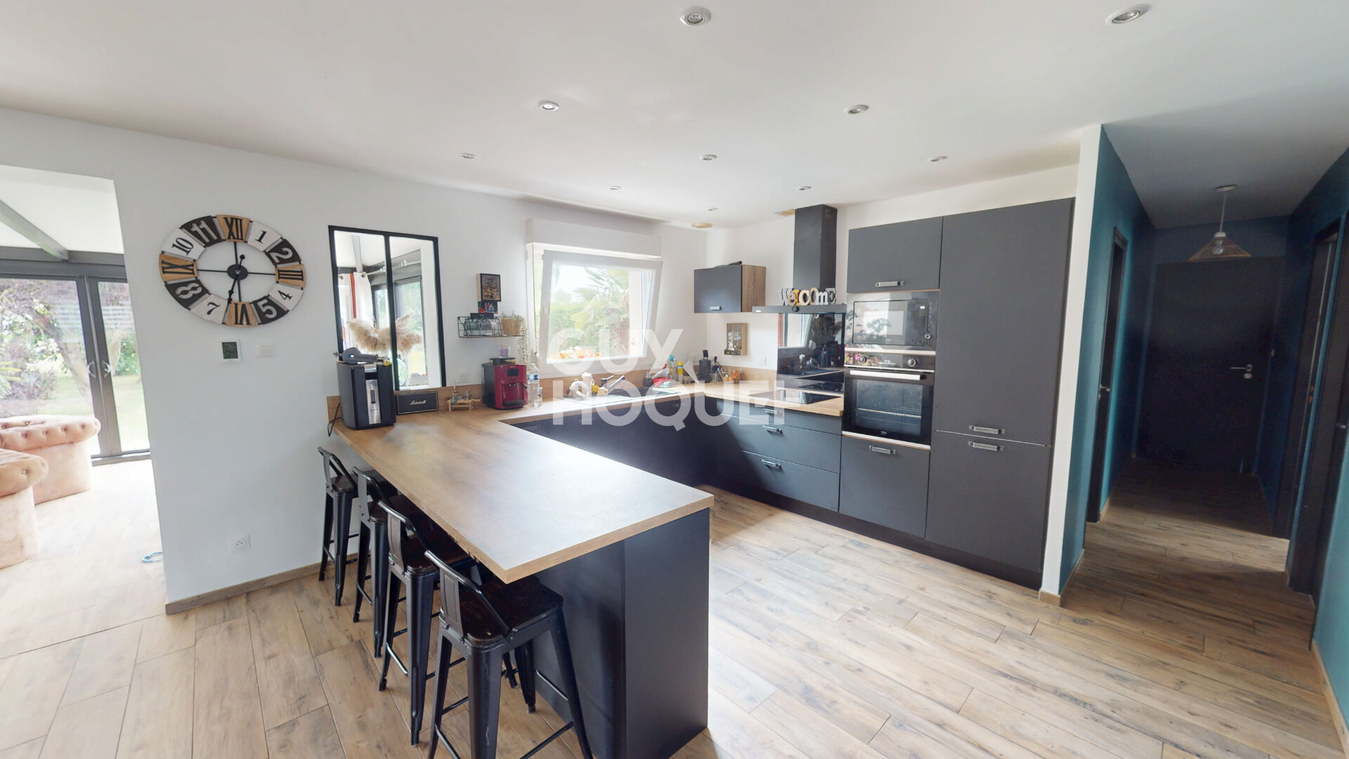 Maison de semi plain-pied avec grand jardin et garage