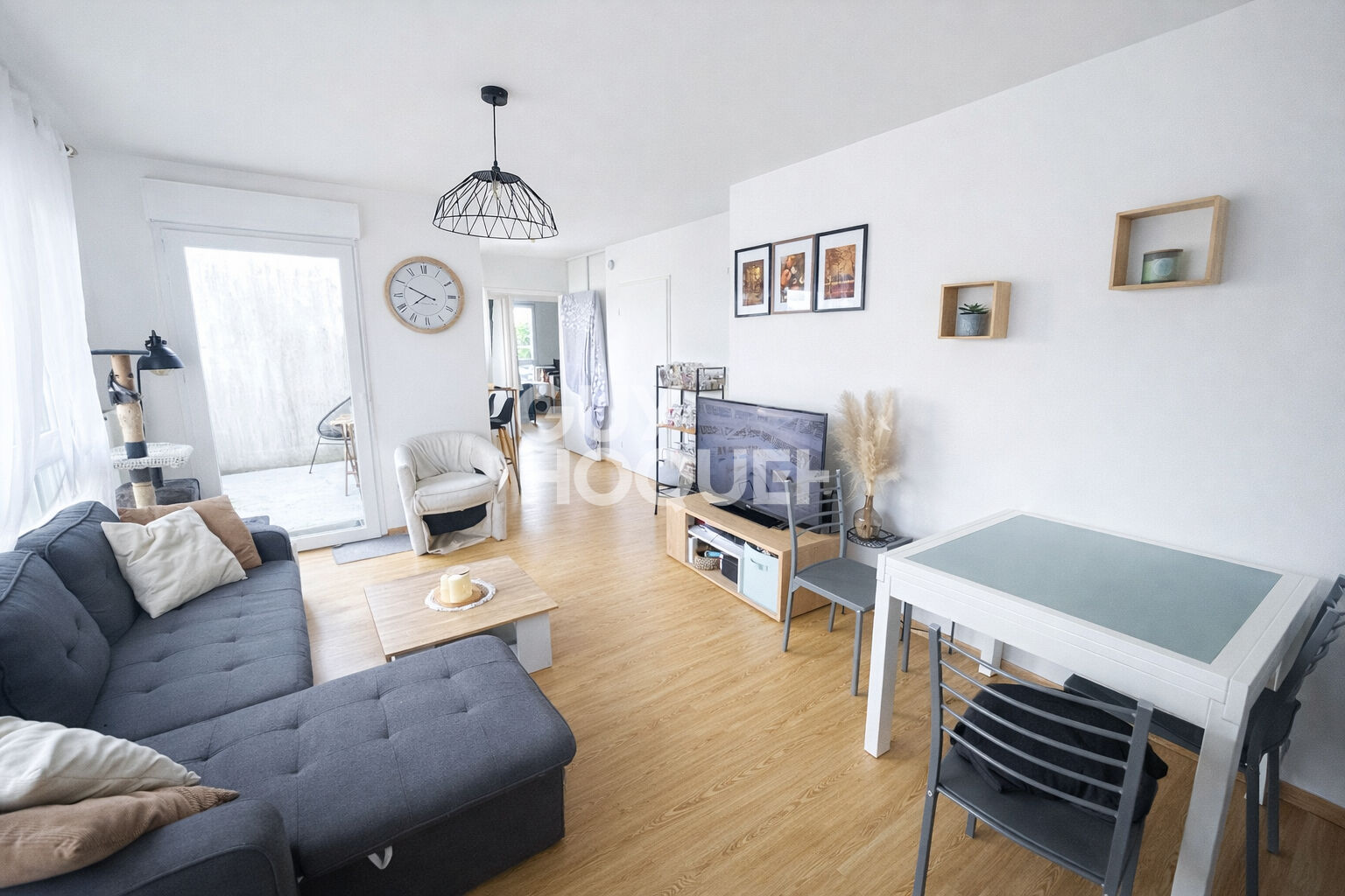 A VENDRE - Appartement type 3 avec ascenseur - 2 chambres - Balcon - Place de parking privative.