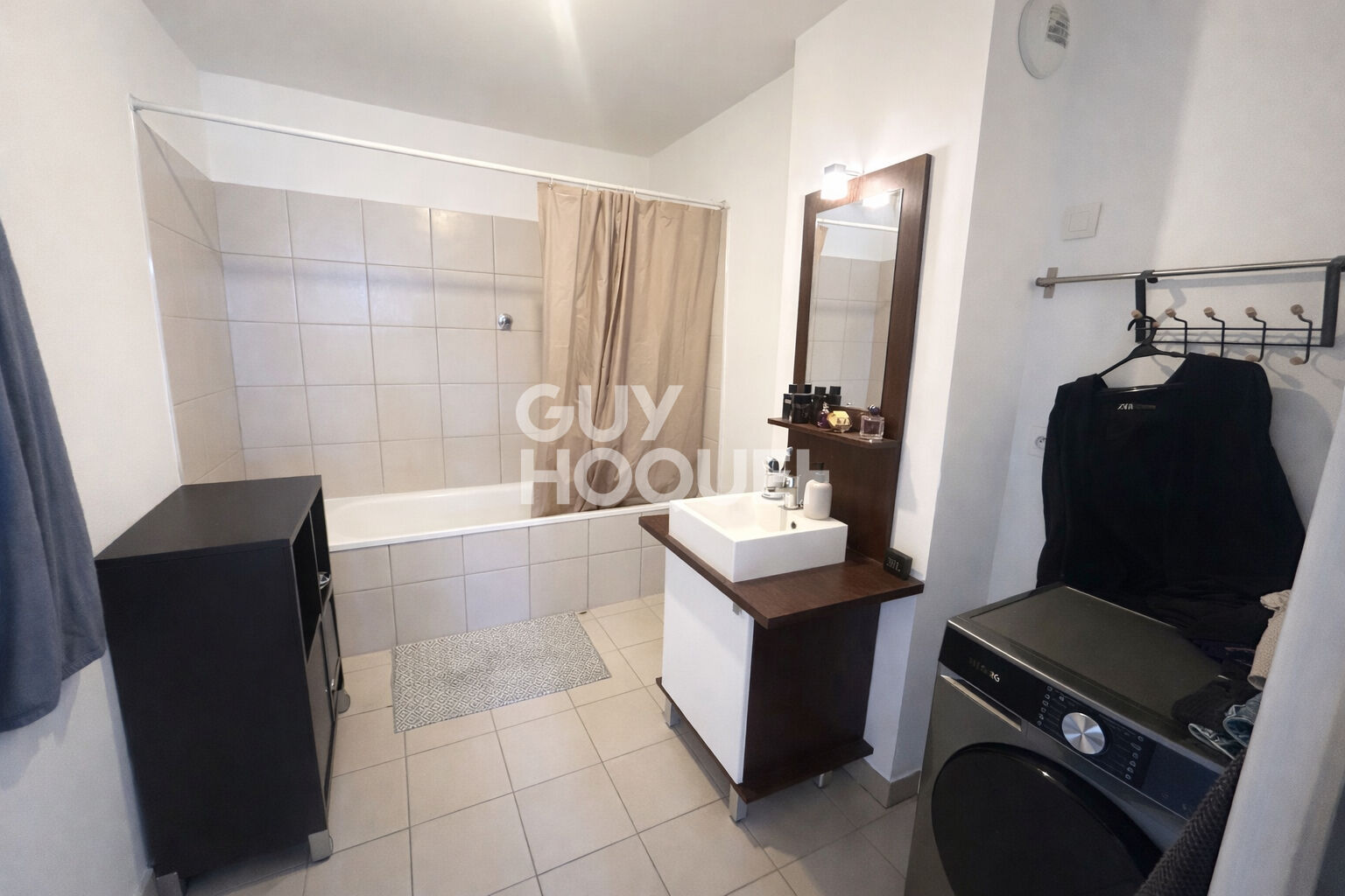 A VENDRE - Appartement type 3 avec ascenseur - 2 chambres - Balcon - Place de parking privative.