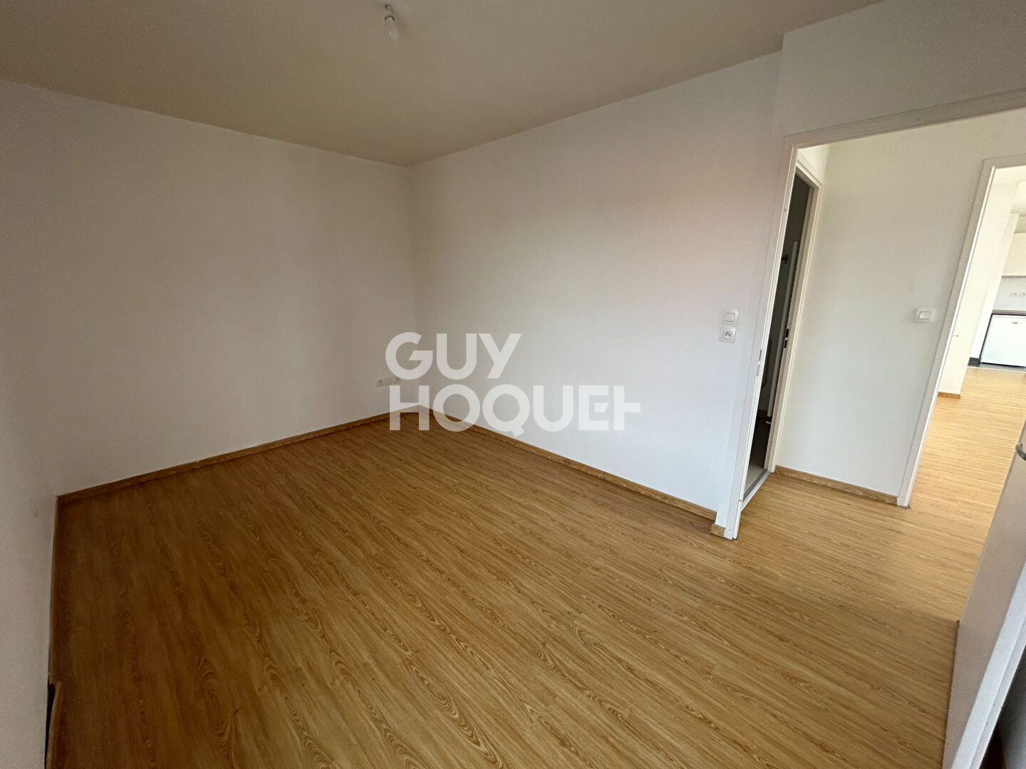 A VENDRE - Appartement type 3 avec ascenseur - 2 chambres - Balcon - Place de parking privative.
