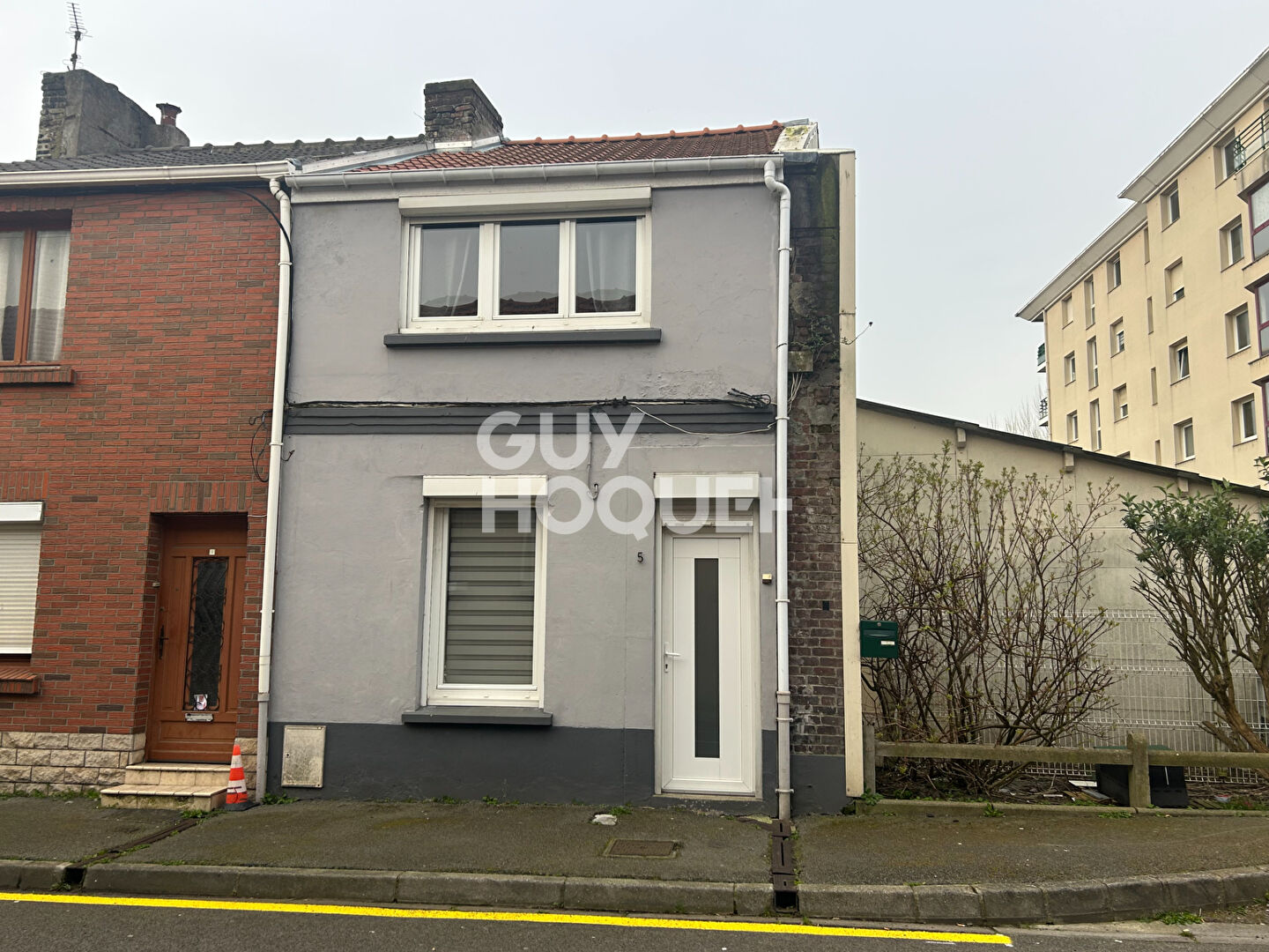 A VENDRE à CALAIS - Maison semi-mitoyenne - 2 chambres - Cour.