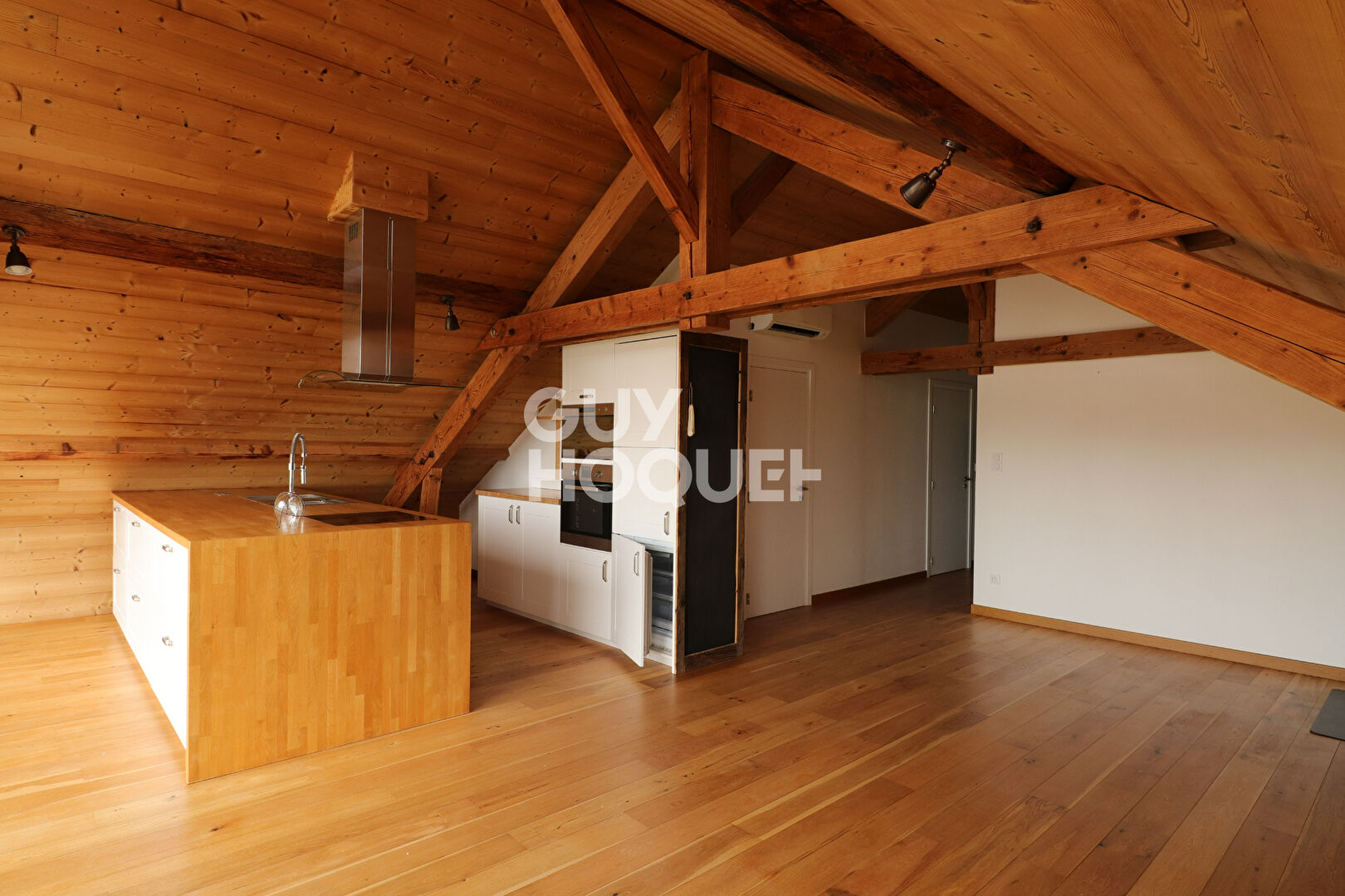 SAINT-JEAN-D'ARVEY : beau T4 avec balcon