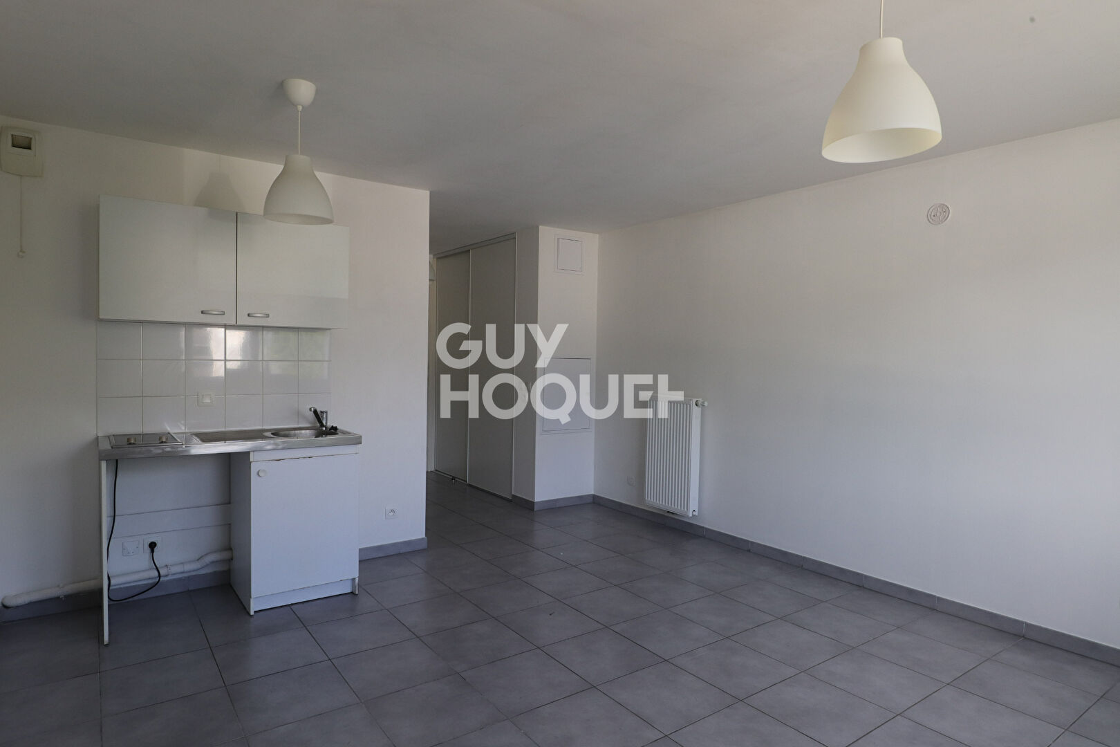 Quartier Bissy : grand studio avec garage