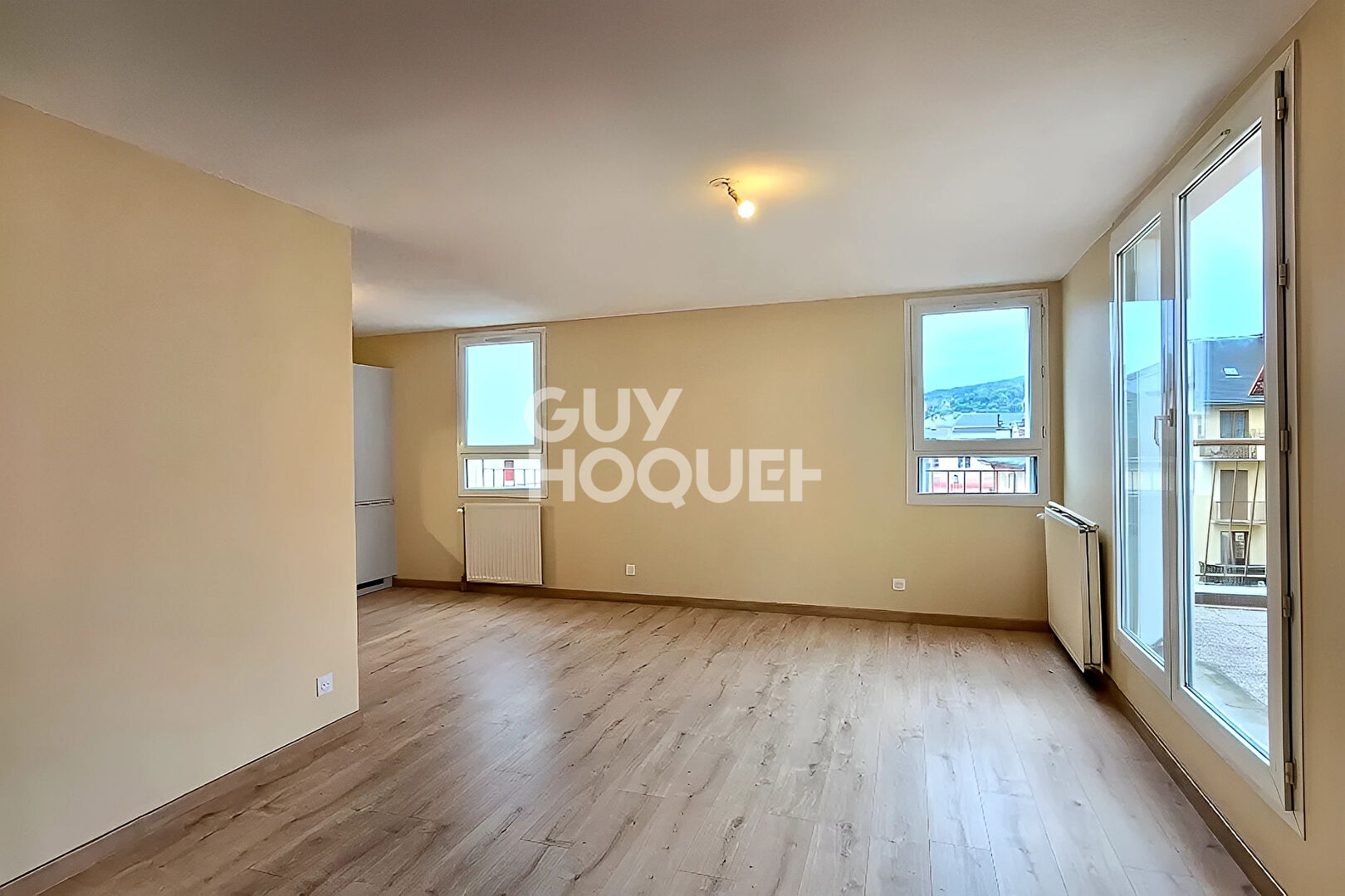 Chambéry - Rue Molière : T3 en dernier étage avec terrasse de 18 m² et balcon