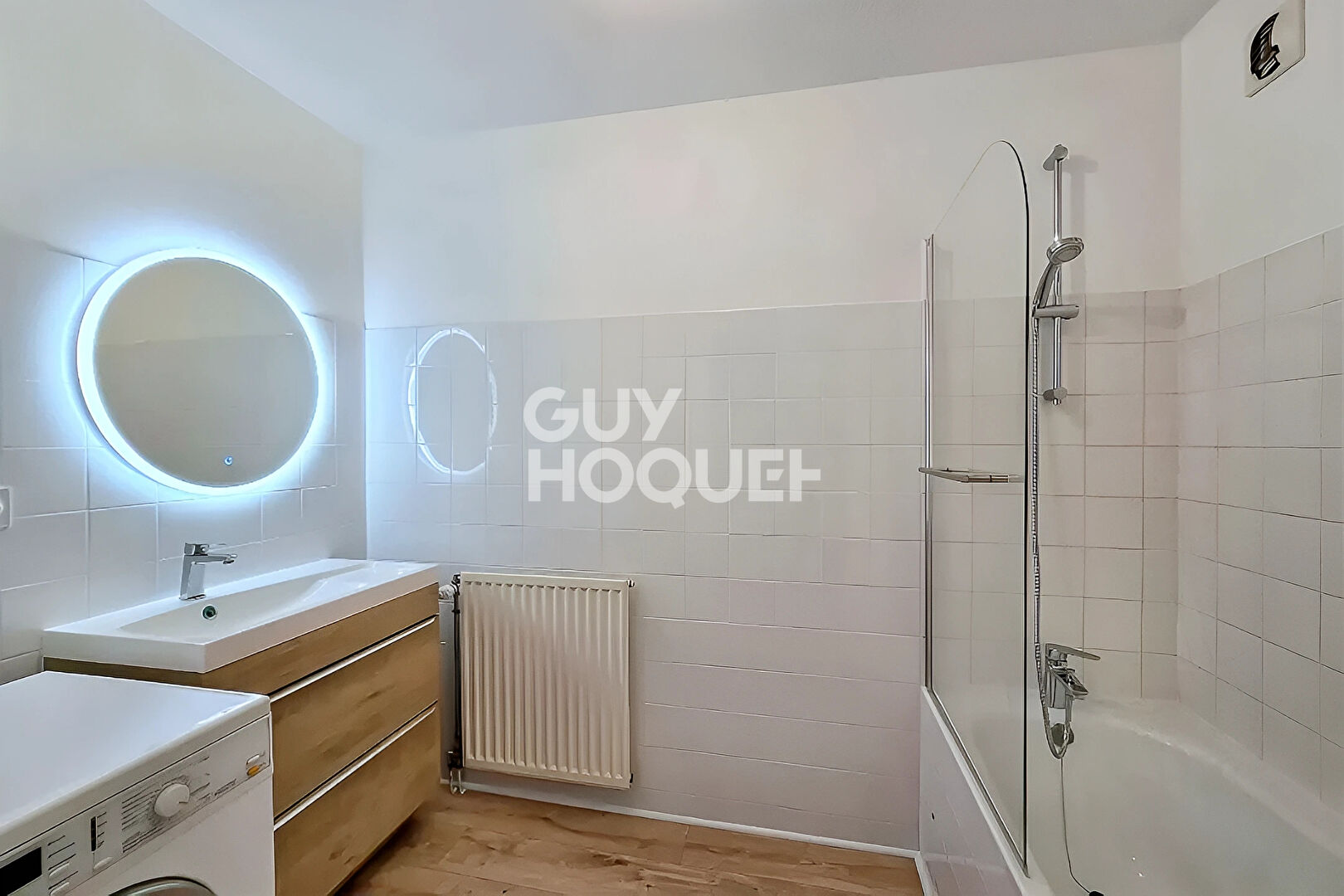 Chambéry - Rue Molière : T3 en dernier étage avec terrasse de 18 m² et balcon