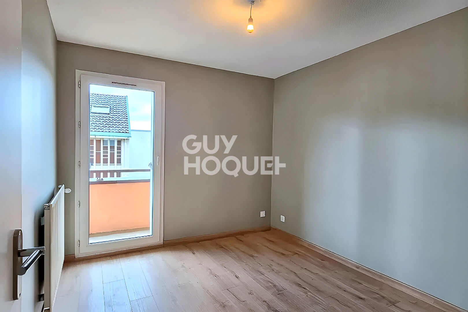 Chambéry - Rue Molière : T3 en dernier étage avec terrasse de 18 m² et balcon