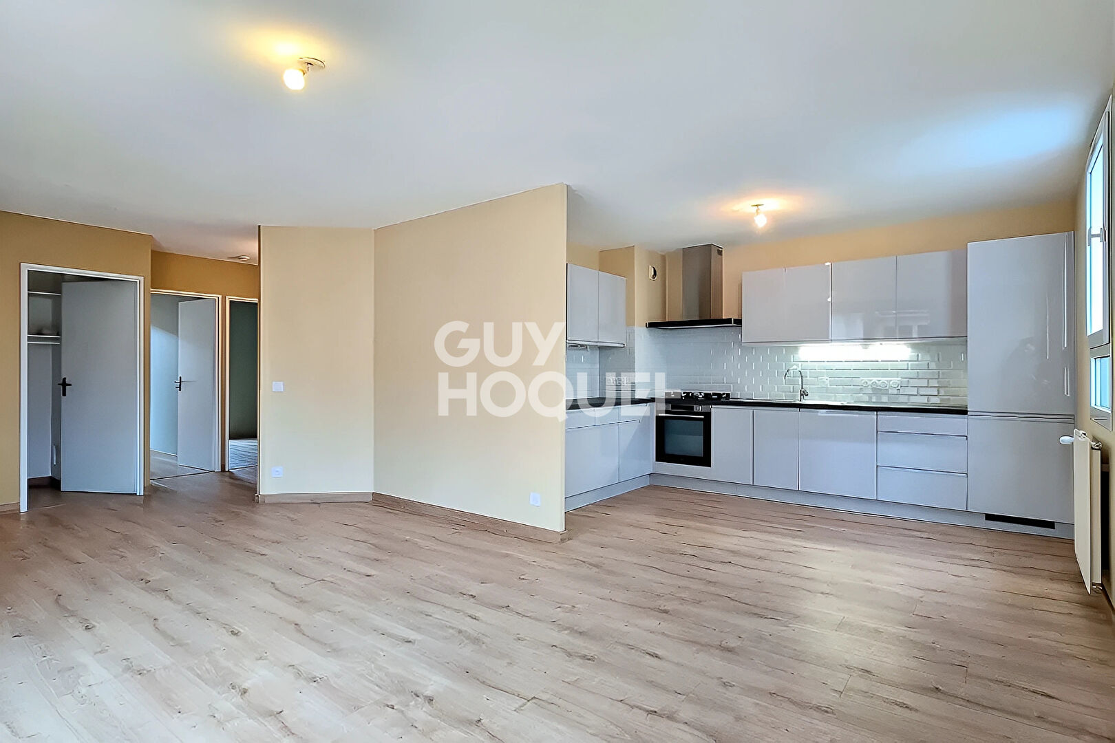 Chambéry - Rue Molière : T3 en dernier étage avec terrasse de 18 m² et balcon