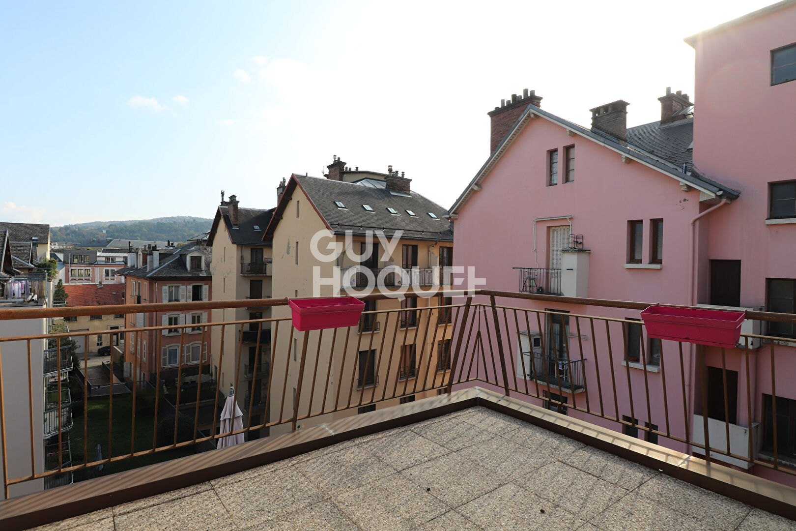 Chambéry - Rue Molière : T3 en dernier étage avec terrasse de 18 m² et balcon