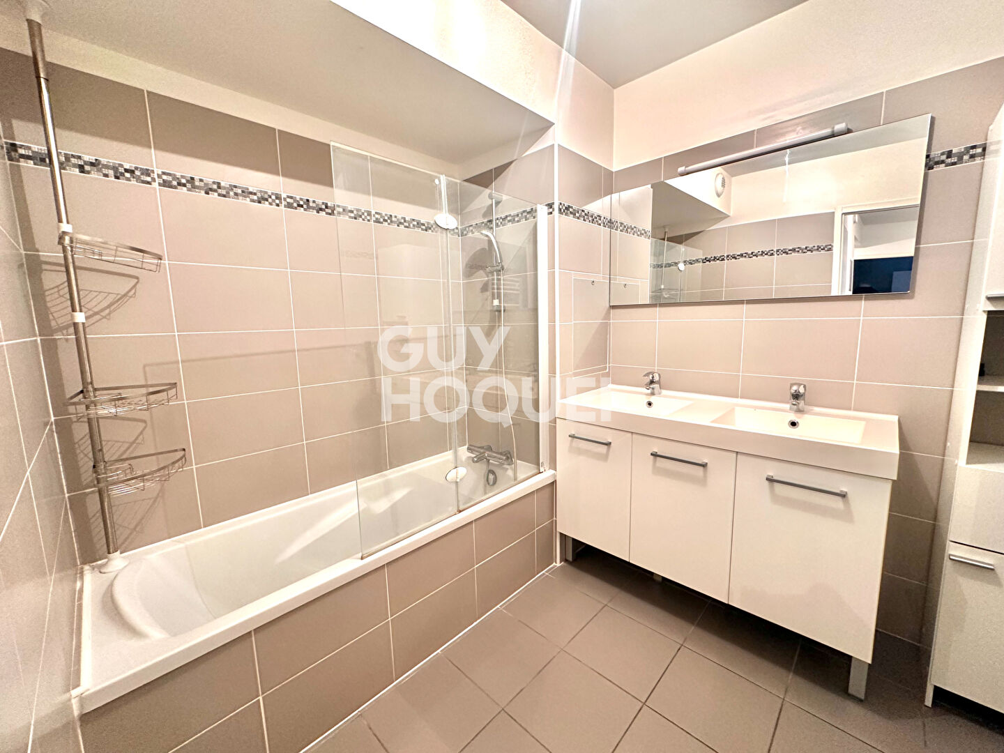 Appartement T3 Bord du lac terrasse et garage, chauffage et eau chaude inclus