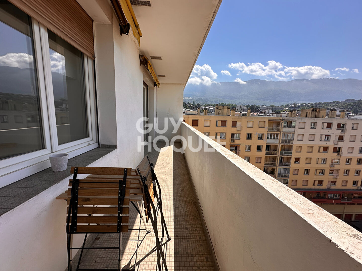 T2 MEUBLE VUE DEGAGEE CENTRE VILLE AVEC CAVE