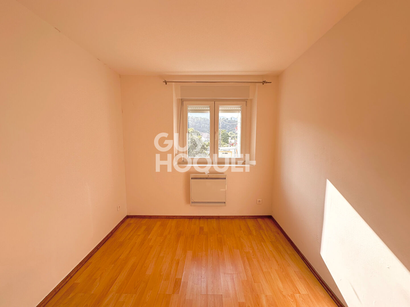 CENTRE VILLE - Appartement T3 dernier étage dans maison, garage, jardin