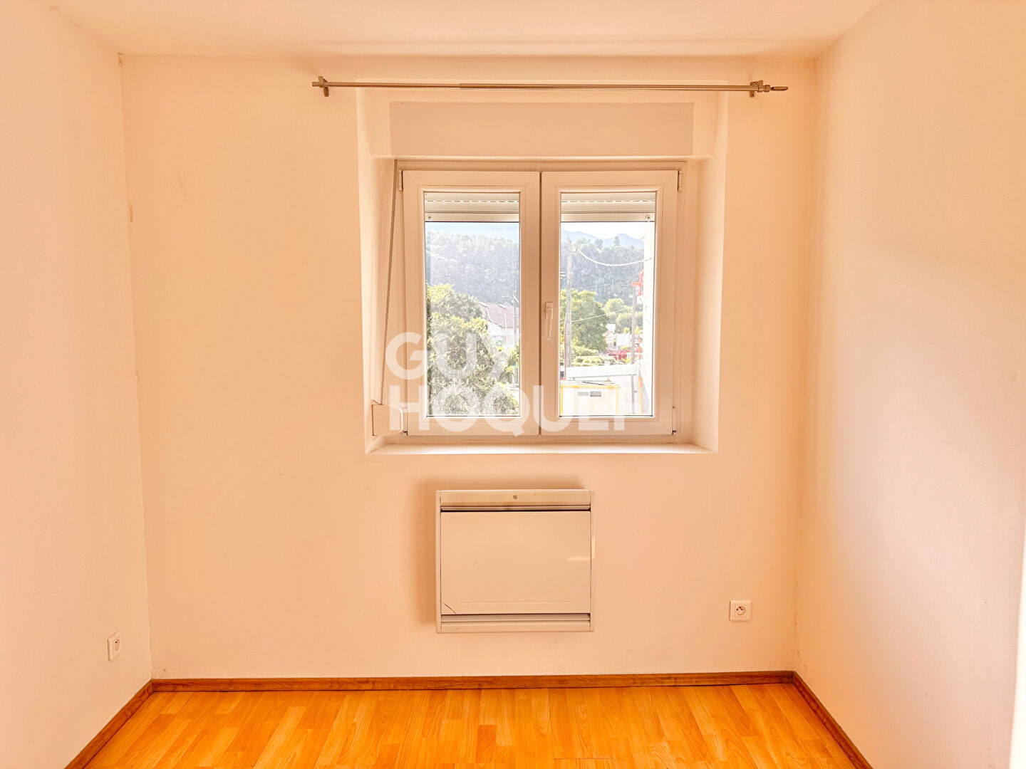 CENTRE VILLE - Appartement T3 dernier étage dans maison, garage, jardin