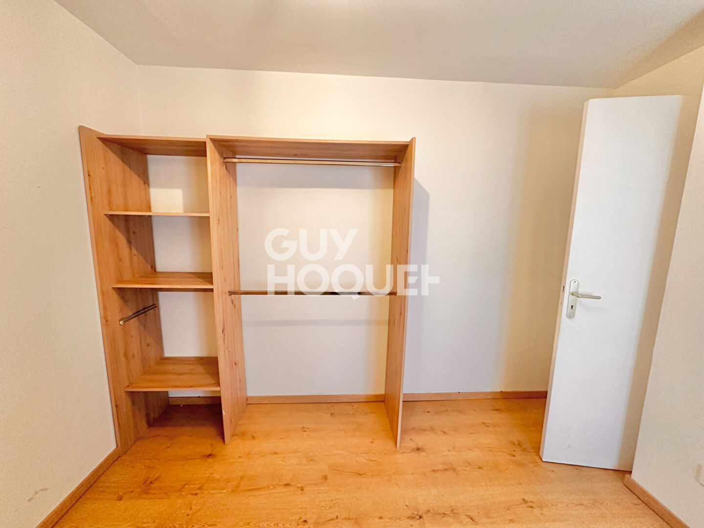 CENTRE VILLE - Appartement T3 dernier étage dans maison, garage, jardin