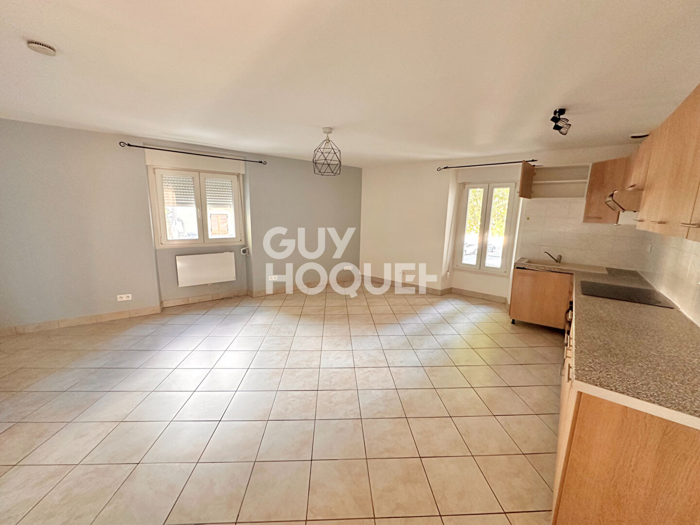 CENTRE VILLE - Appartement T3 dernier étage dans maison, garage, jardin