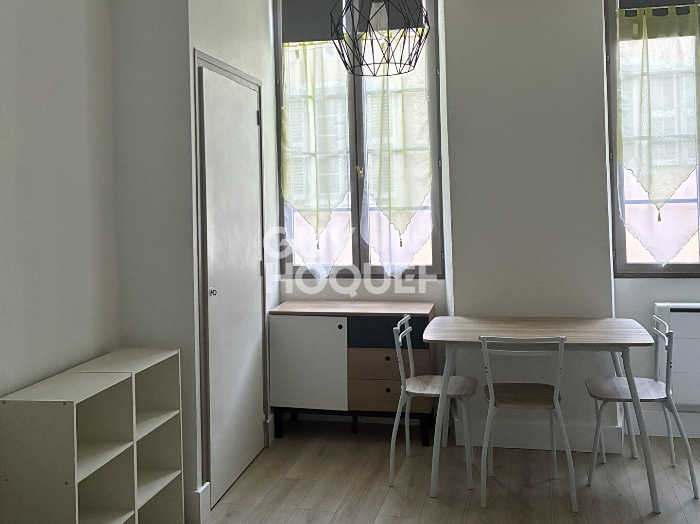 Rue Juiverie : Studio meublé en bon état