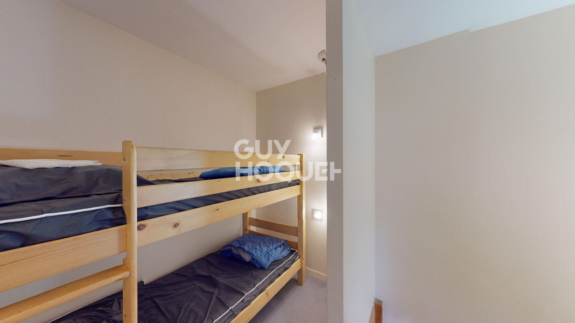 Appartement  2 pièce(s) avec PARKING COUVERT PRIVATIF