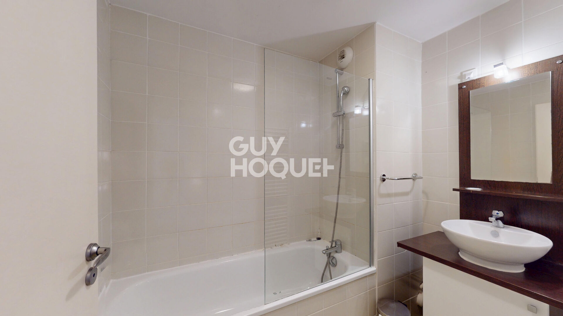 Appartement  2 pièce(s) avec PARKING COUVERT PRIVATIF