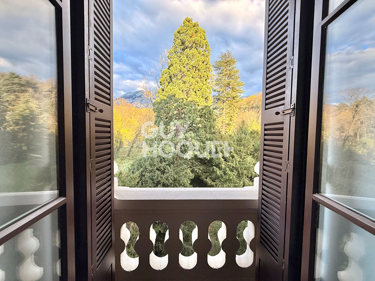 Grand studio T1 bis meublé avec coin cuisine et nuit séparé