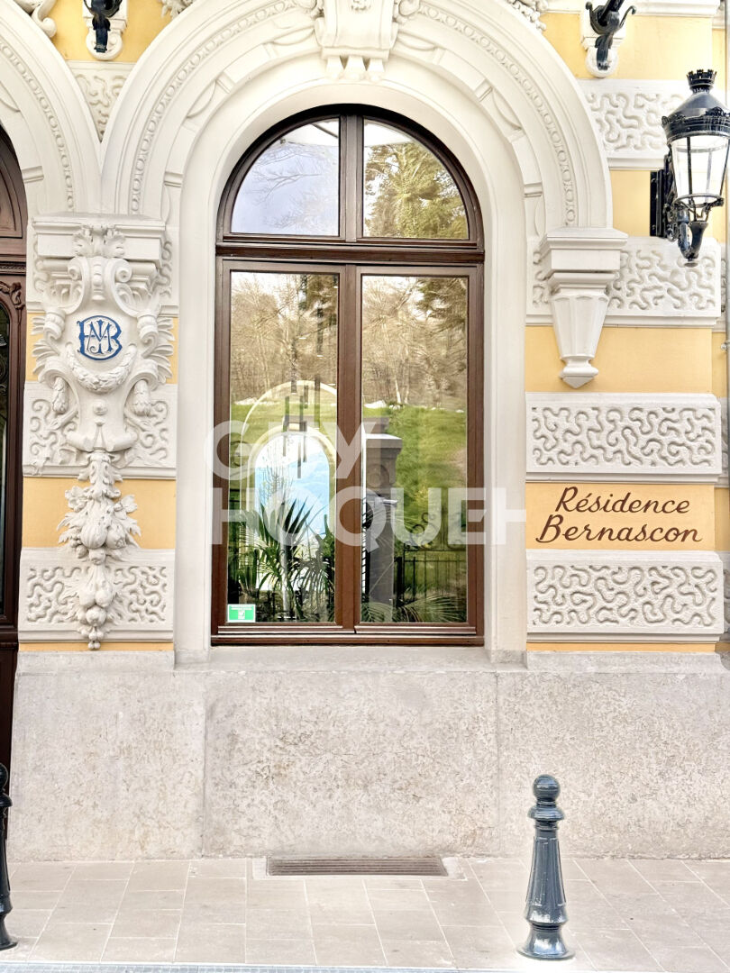 Grand studio T1 bis meublé avec coin cuisine et nuit séparé