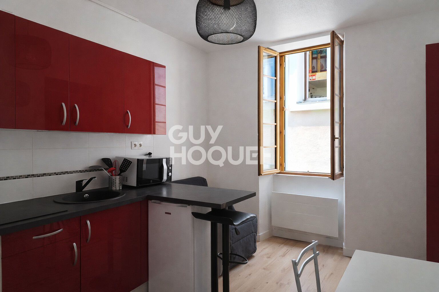 Rue Juiverie : studio meublé