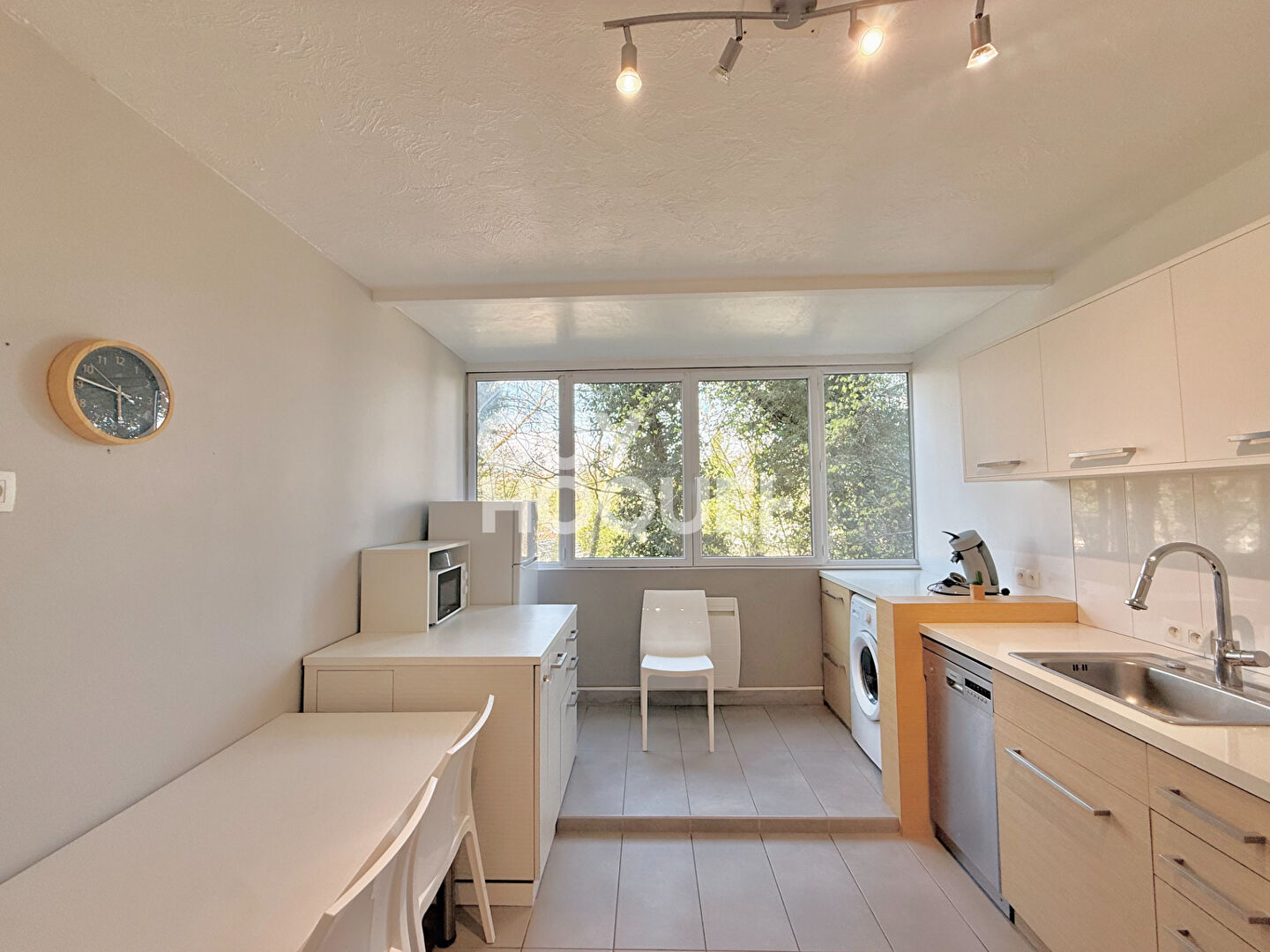 Appartement Aix Les Bains 2 pièces + 1 pièce annexe 62.61 m2