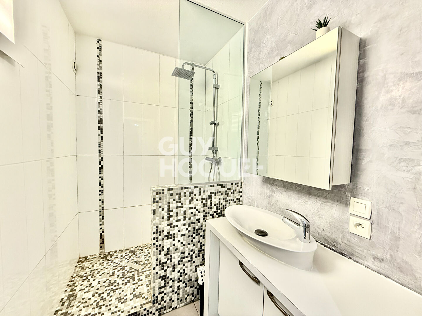 Appartement Aix Les Bains 2 pièces + 1 pièce annexe 62.61 m2