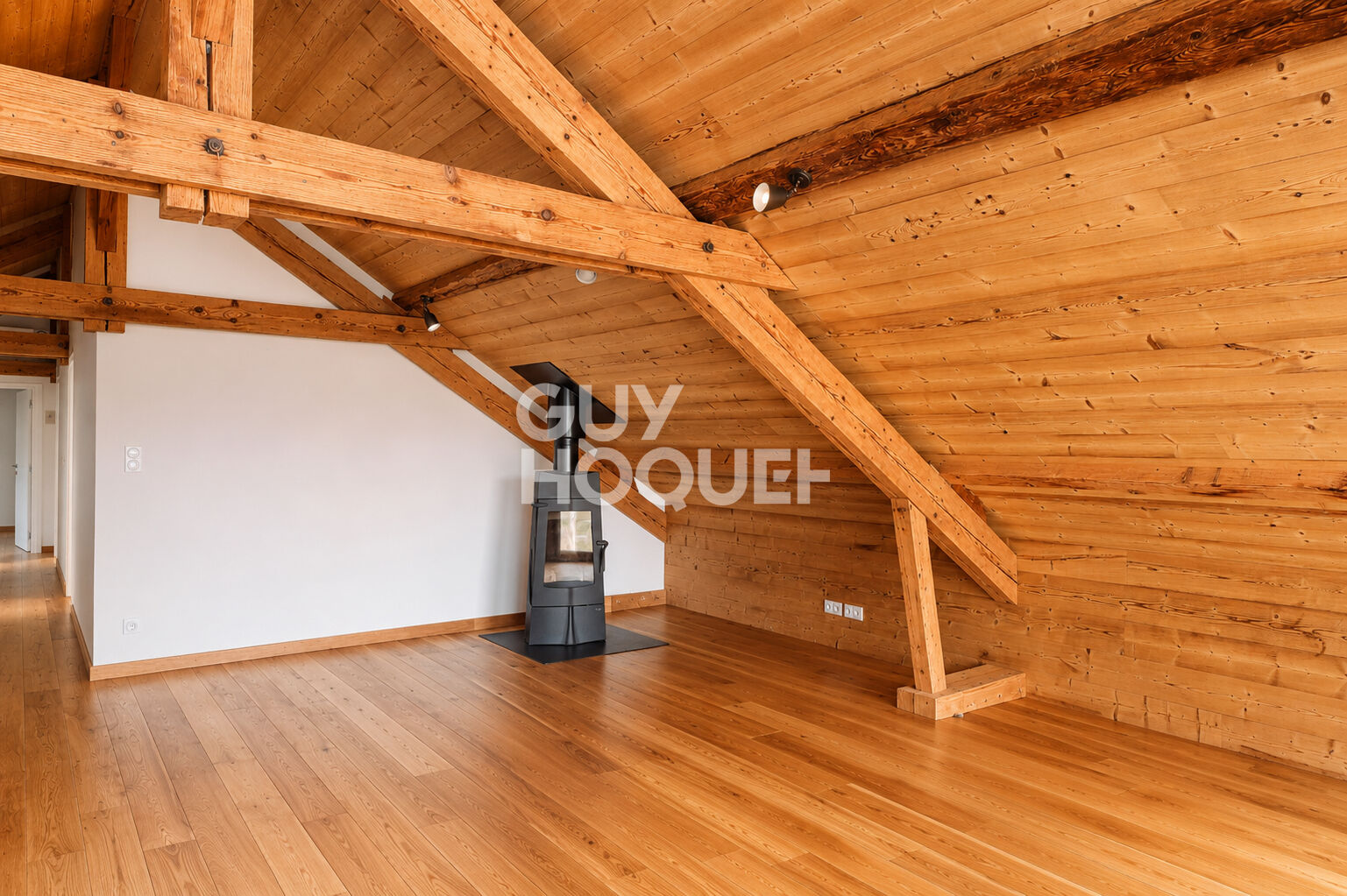 SAINT-JEAN-D'ARVEY : beau T4 avec balcon