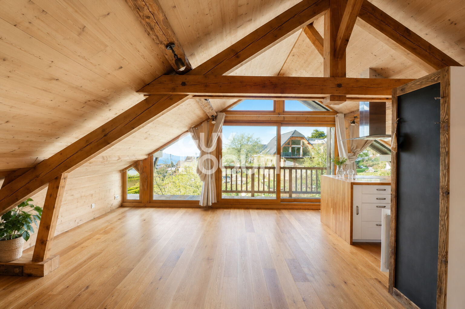 SAINT-JEAN-D'ARVEY : beau T4 avec balcon