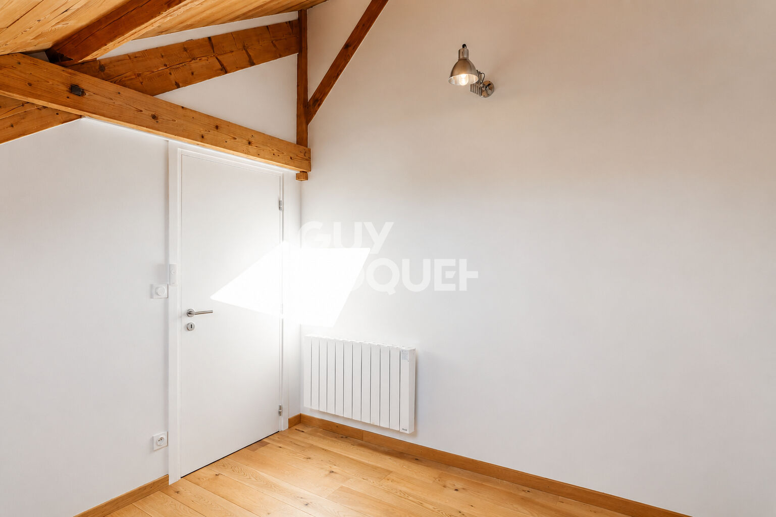 SAINT-JEAN-D'ARVEY : beau T4 avec balcon
