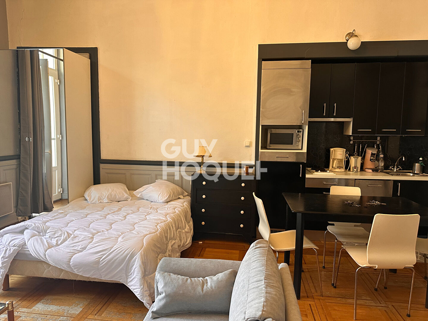 Studio Grand Hôtel meublé 35.88m², balcon, eau chaude