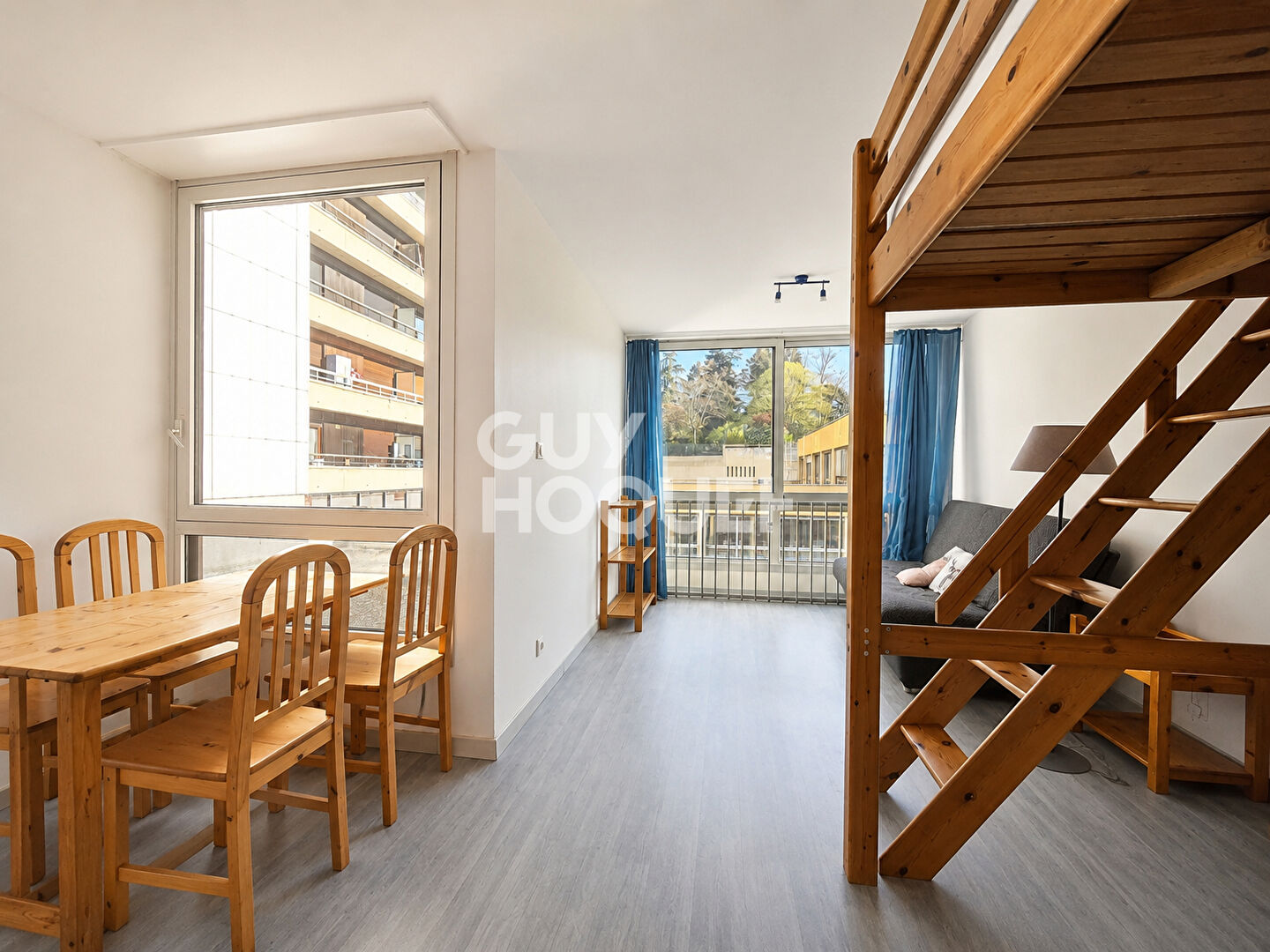 Appartement T1 à vendre au 4ème étage en centre-ville de Chambéry