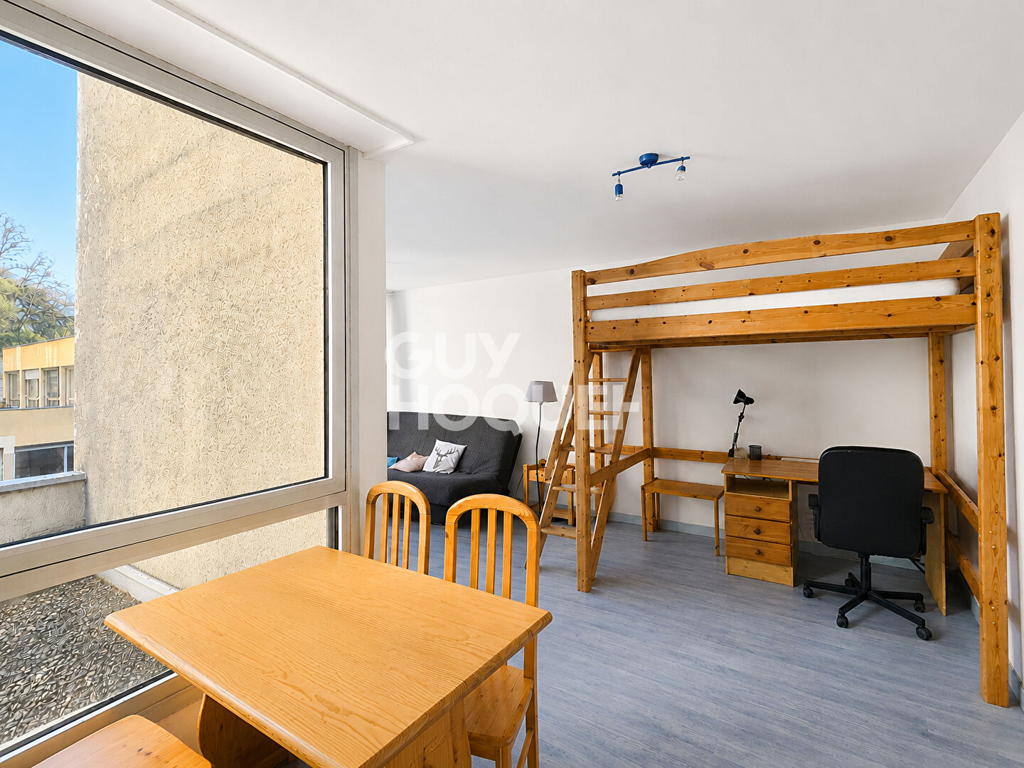 Appartement T1 à vendre au 4ème étage en centre-ville de Chambéry