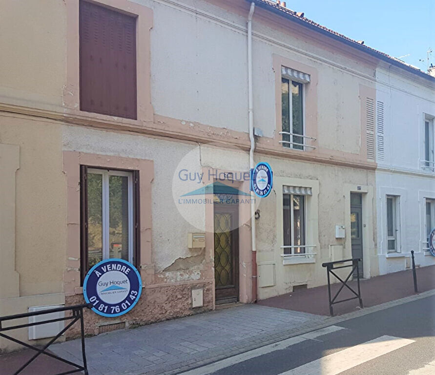 MAISON  DE 4 PIECES EN CENTRE VILLE ET BORD DE SEINE SITUEE EN ZONE HISTORIQUE