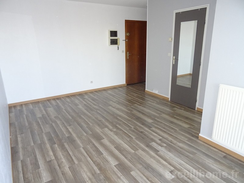 Appartement 1 pièce d'une surface habitable de 27 m² à louer à BUXEROLLES (86180).