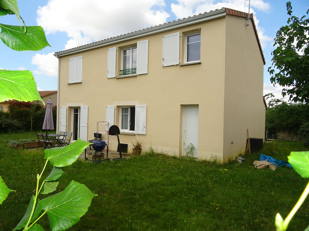 Maison de 5 pièces à louer à FONTAINE LE COMTE (86240).