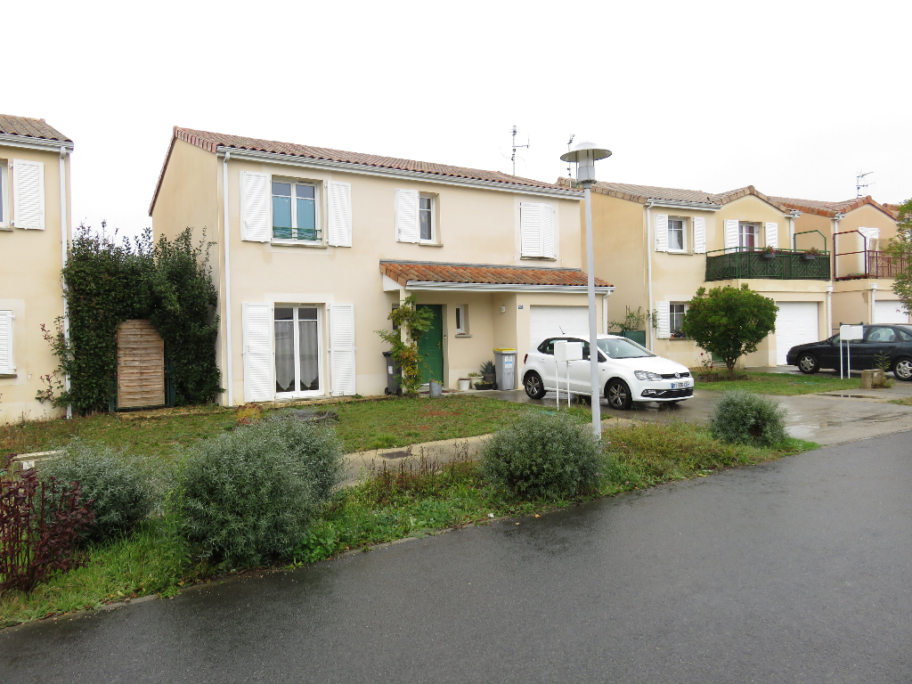 EXCLUSIVITE AMEPI  maison de 111 m², 5 pièces à FONTAINE LE COMTE (86240).