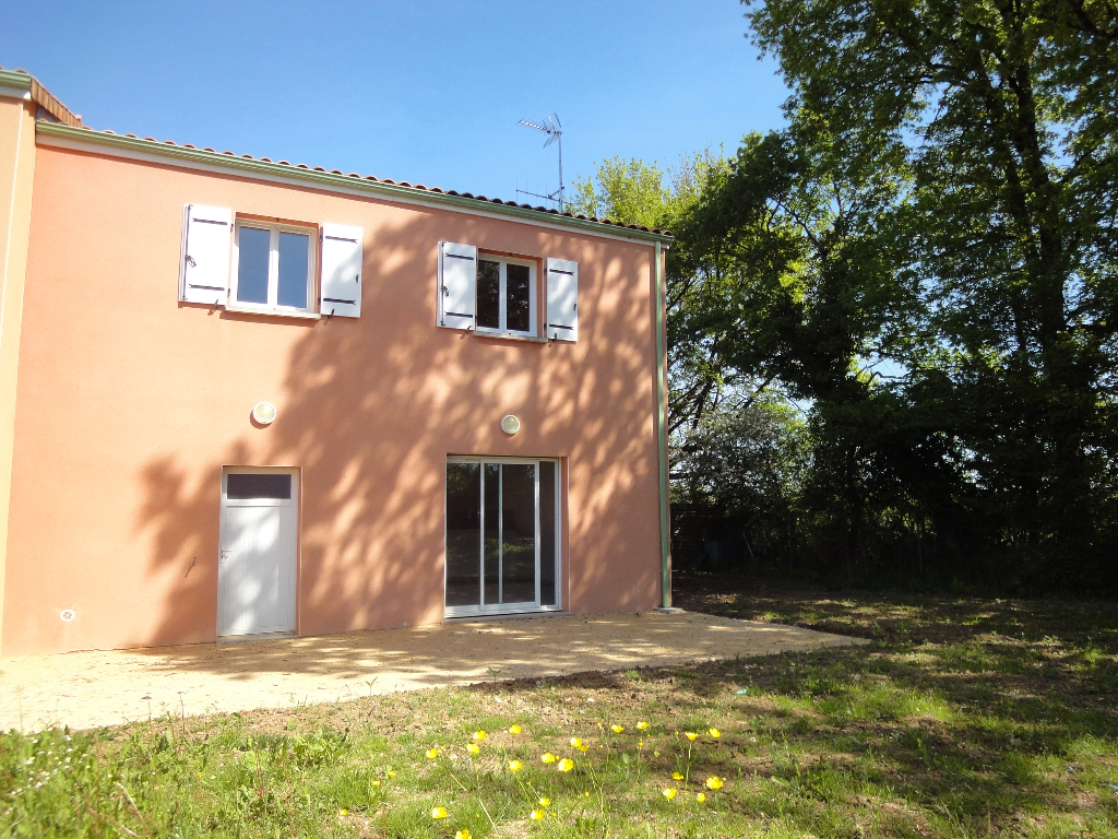 EXCLUSIVITE AMEPI À vendre, maison de 86,3 m², 5 pièces à FLEURE (86340).