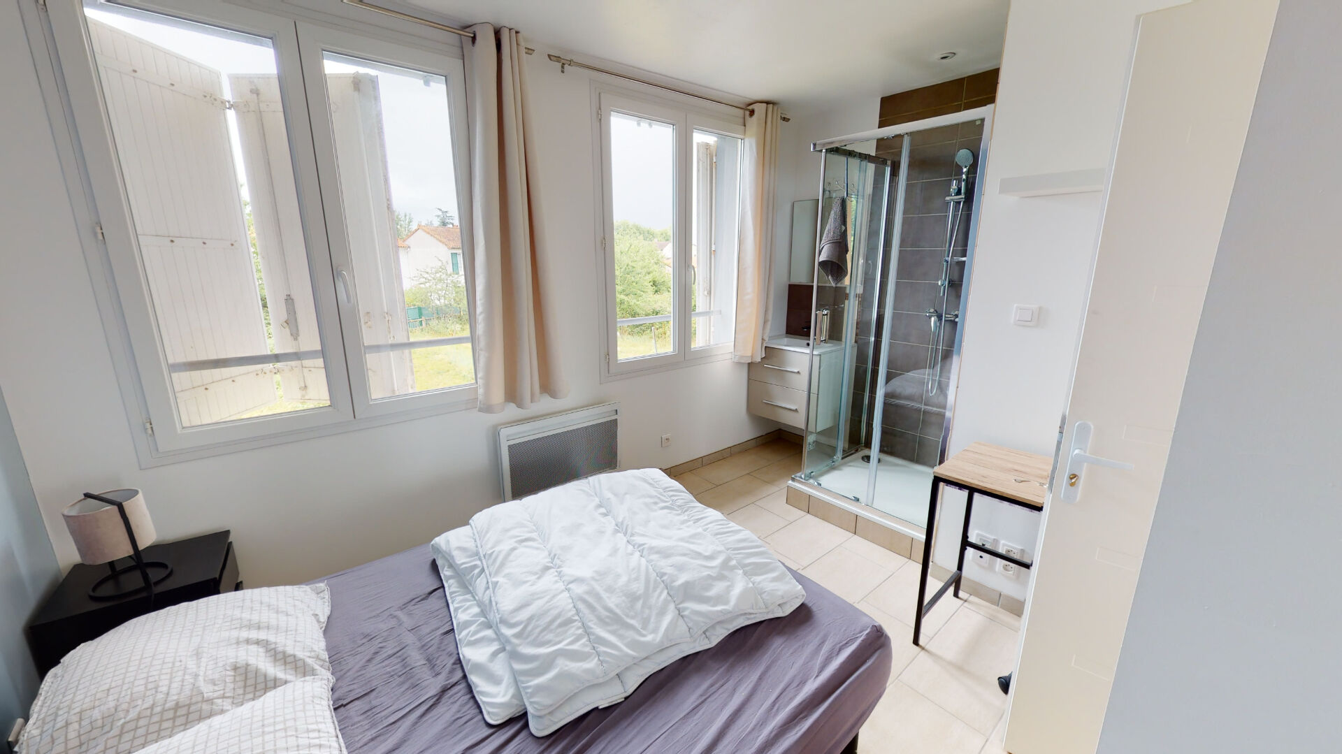 chambre avec douche privative dans Maison Poitiers 4 pièces en colocation