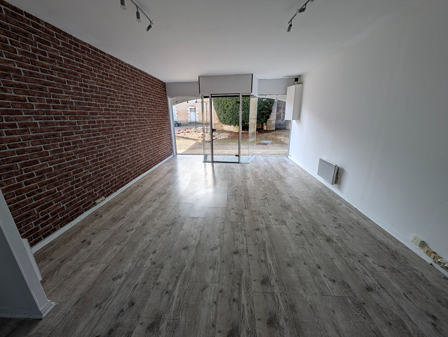 Local commercial Jaunay Marigny 100.26 m2