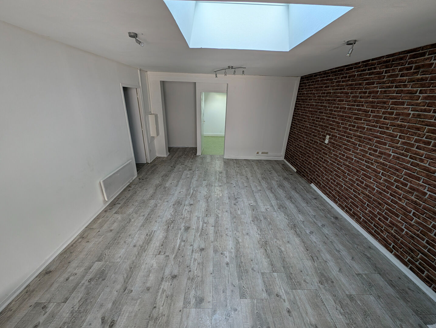 Local commercial Jaunay Marigny 100.26 m2