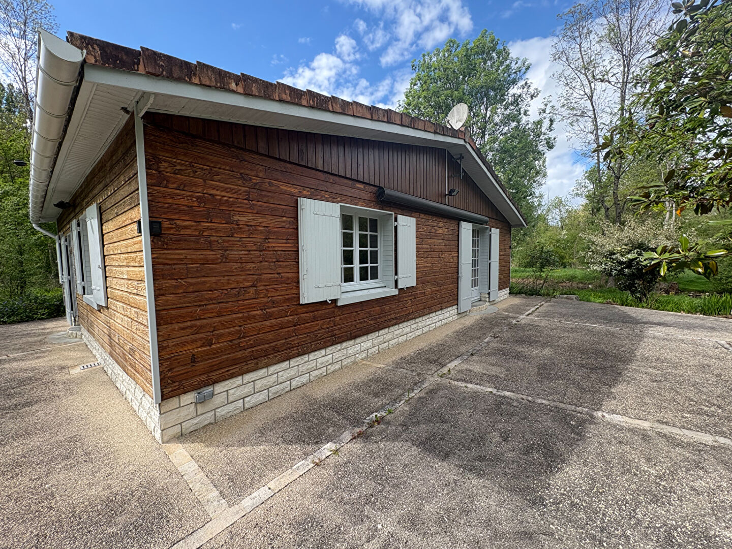 Maison 3 pièces avec étang et accès direct à l'Auxance