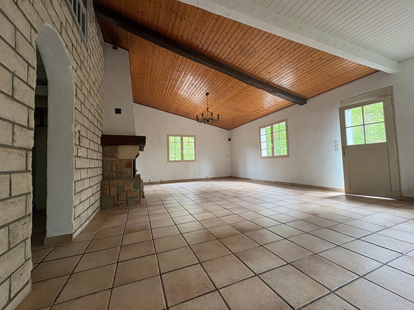 Maison 3 pièces avec étang et accès direct à l'Auxance