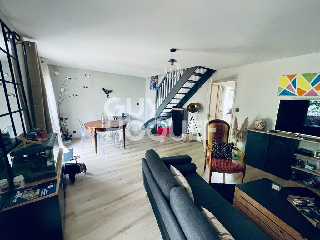Maison de 90 m² à FONTAINE LE COMTE (86240).