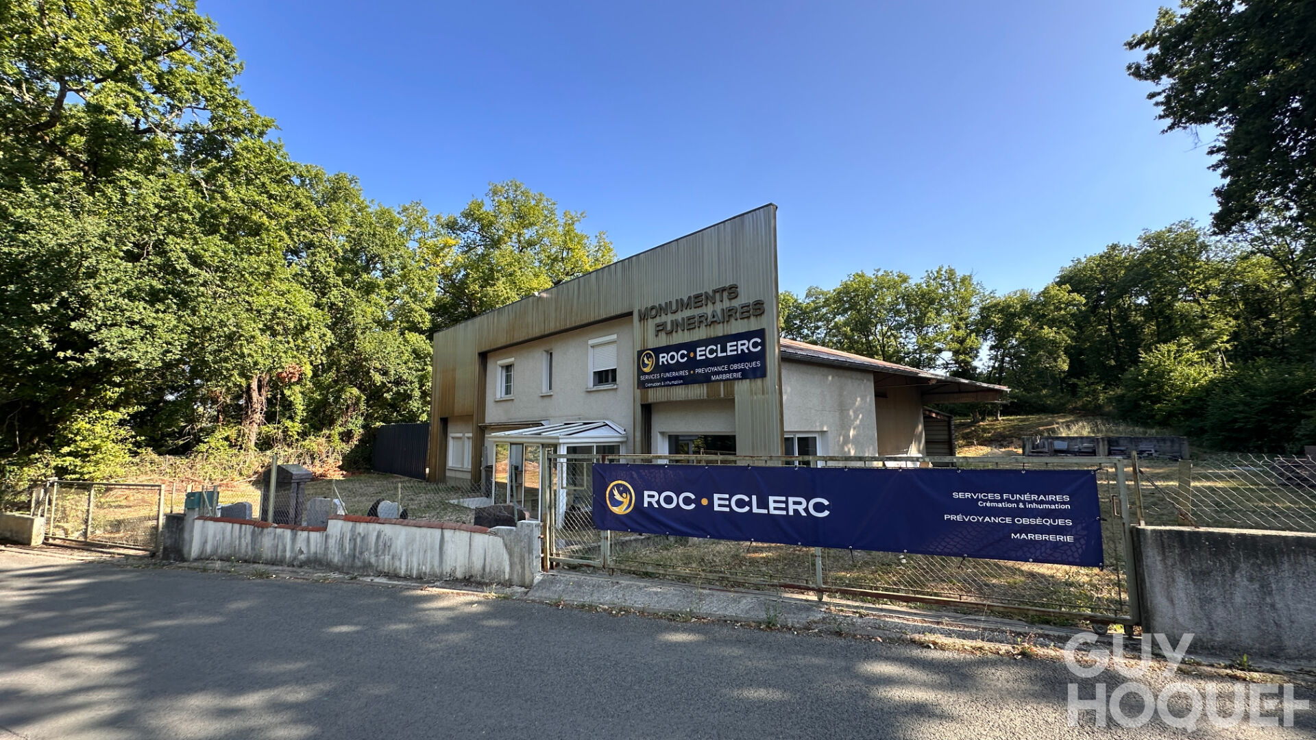 Local commercial Saint Benoit 300 m2 au sol