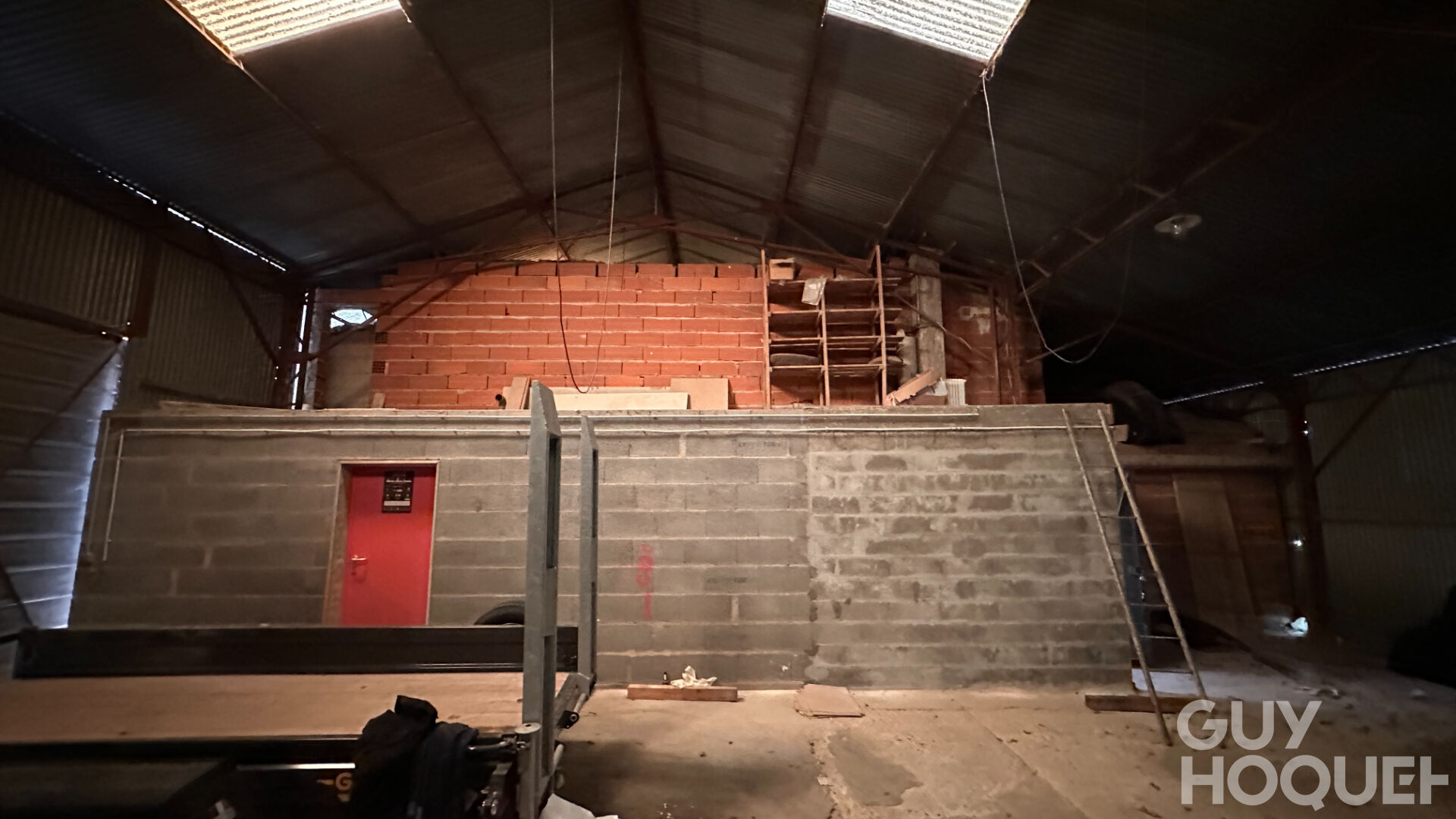 Local commercial Saint Benoit 300 m2 au sol