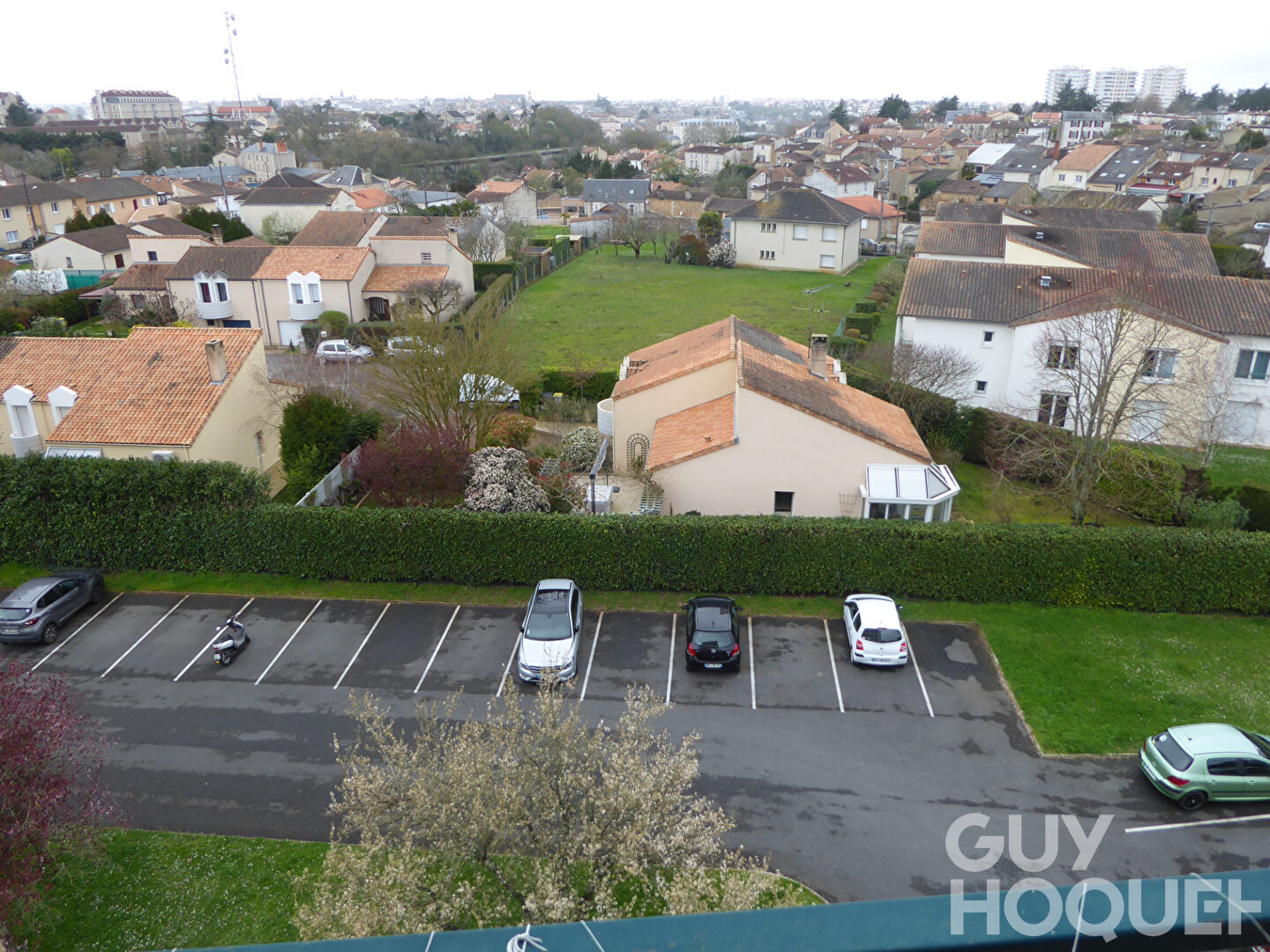 APPARTEMENT T2 avec cave et parking - POITIERS