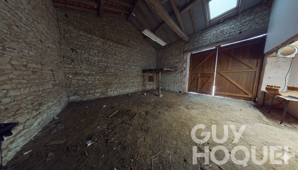 MAISON DE CARACTÈRE - DEPENDANCE